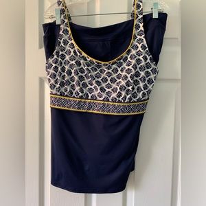 Lands End Navy 2 piece tankini size 14 DD top and size 14 bottom
